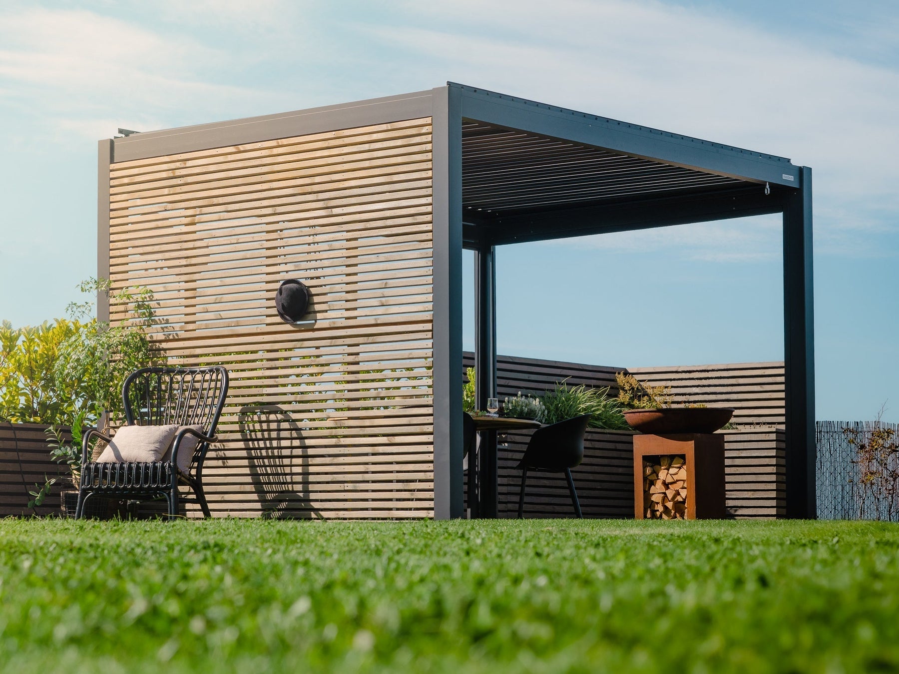 PERGOLUX Wooden Slat Wall